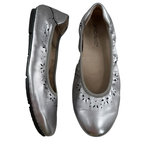 Vionic Leather Metallic Silver Perforated Geneva Ballet Flats - Picture 1 of 8